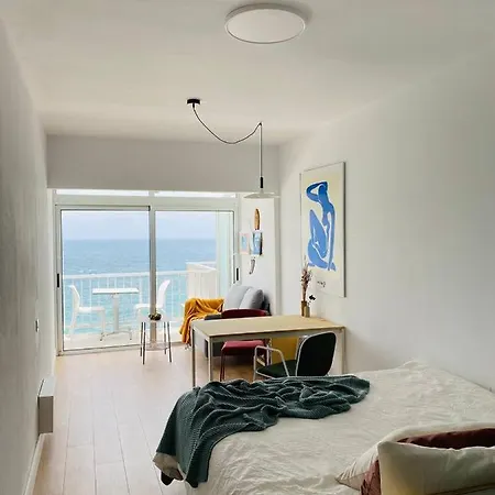 Apartment Front Studio. Oceanview Terrace. Fastwifi *